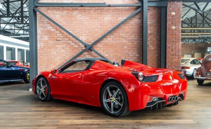 Автомобиль Ferrari 458 italia