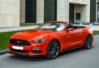 Автомобиль Ford Mustang 2016