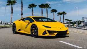 Автомобиль Lamborghini Huracan Evo